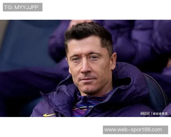 弗里克称赞莱万状态出众或许只有C罗能比肩